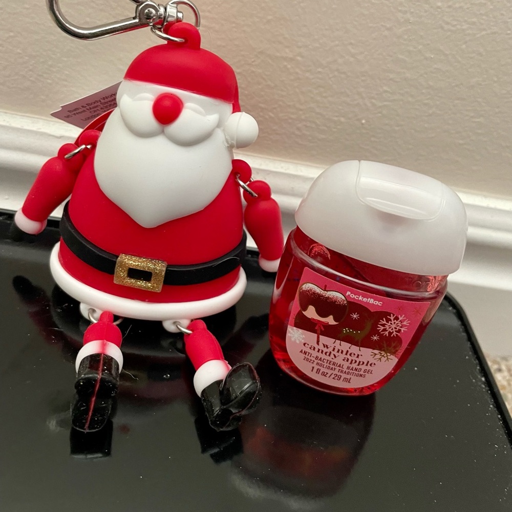 Bath and Body Works Dangling Santa Pocketbac Lights up. NWT